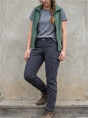 Patagonia black utility pant Women’s size 6